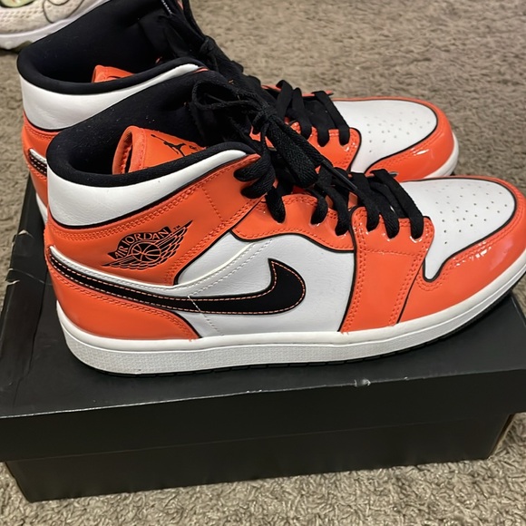 Air Jordan 1’s Size 9 - Picture 2 of 3